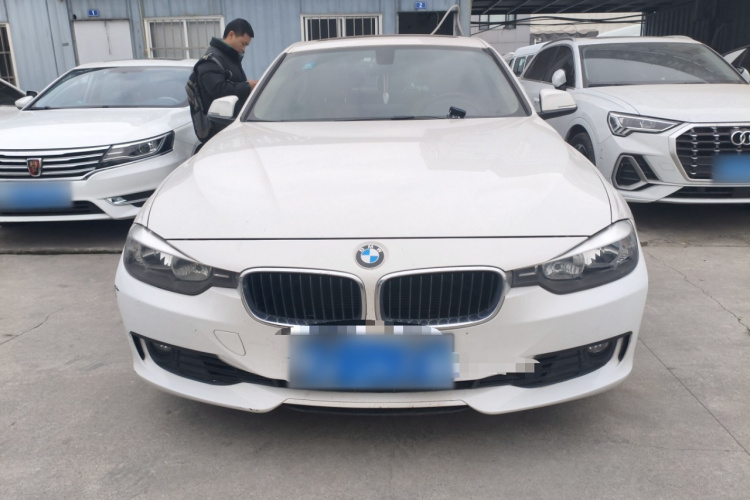 宝马3系 2014款 320i 进取型车身外观2