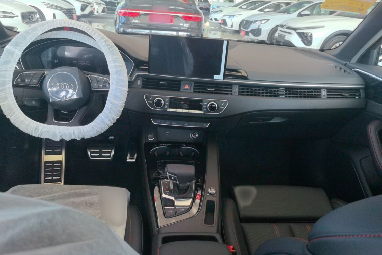 奥迪A4L 2025款 200万辆悦享版 40 TFSI 豪华动感型中控内饰7003