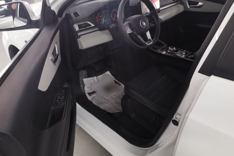 比亚迪 秦新能源 2021款 出行版中控内饰20