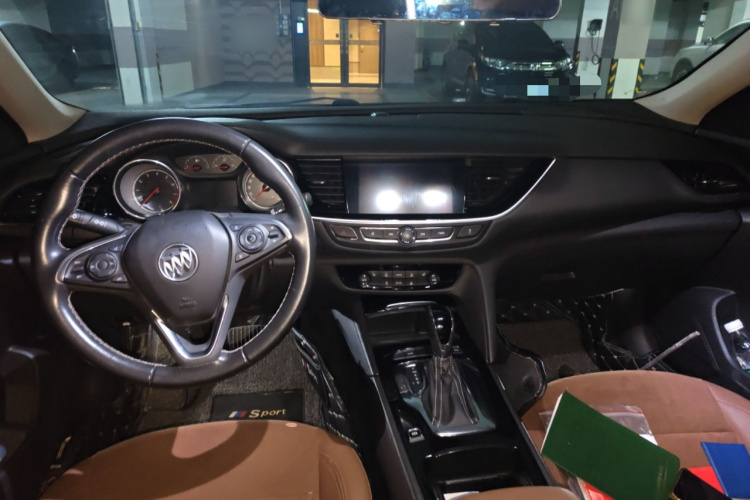 别克 君威 2019款 20T 精英型 国VI中控内饰12