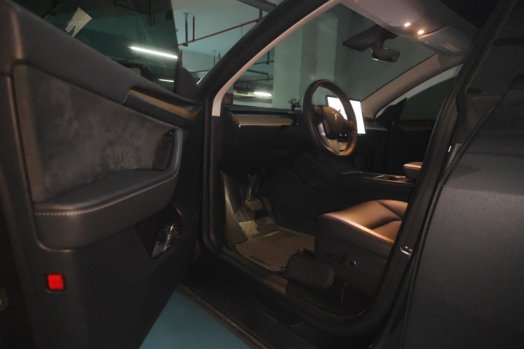 特斯拉 Model Y 2021款 长续航全轮驱动版中控内饰20