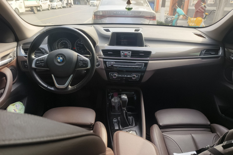 宝马X1 2019款 sDrive18Li 尊享型中控内饰12