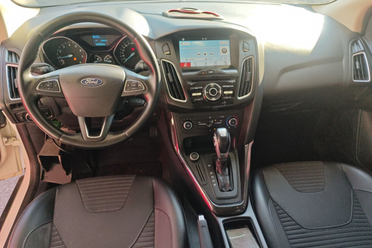 福特 福克斯 2018款 两厢经典 1.6L 自动风尚型智行版中控内饰7002