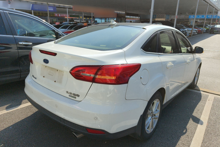 福特 福克斯 2017款 三厢 EcoBoost 180 自动精英型车身外观7