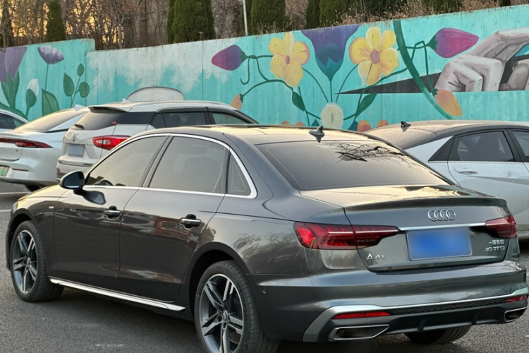 奥迪A4L 2020款 40 TFSI 豪华动感型车身外观6003