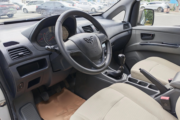 五菱汽车 五菱征程 2015款 1.8L舒适型LJ479QE2中控内饰7001