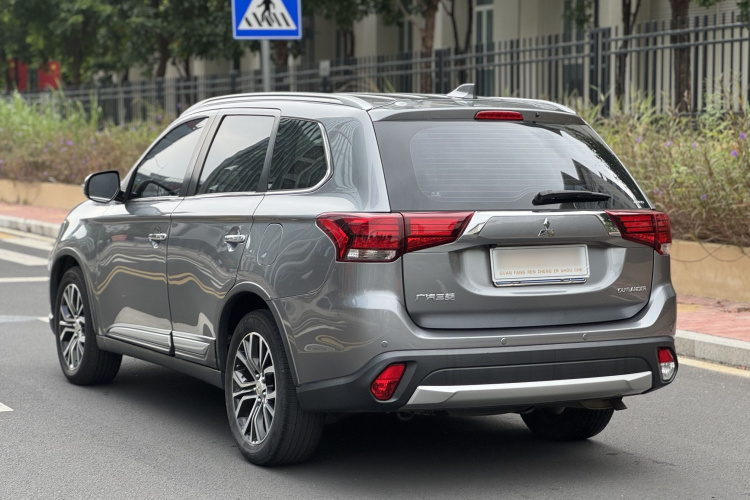 三菱 欧蓝德 2018款 2.4L 四驱精英版 5座局部细节57