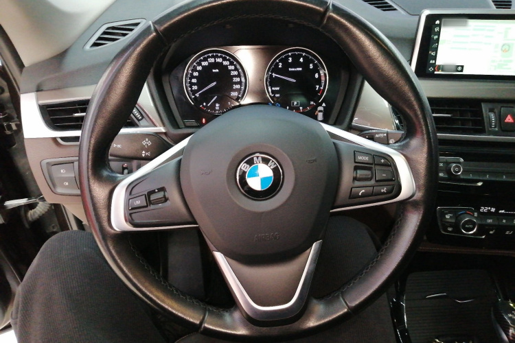 宝马X1 2019款 xDrive20Li 尊享型中控内饰13