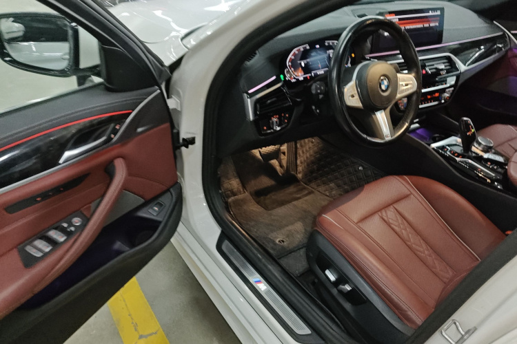 宝马5系 2022款 改款二 525Li M运动套装中控内饰20