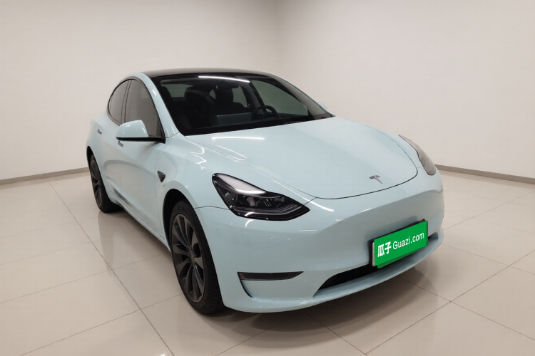 特斯拉 Model Y 2021款 标准续航后驱版车身外观3