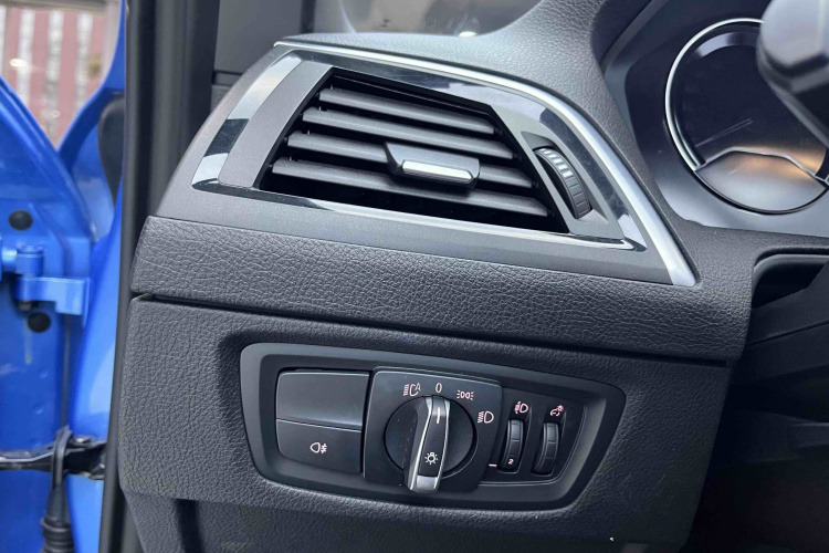 宝马2系(进口) 2018款 220i 敞篷轿跑车 运动设计套装中控内饰7008