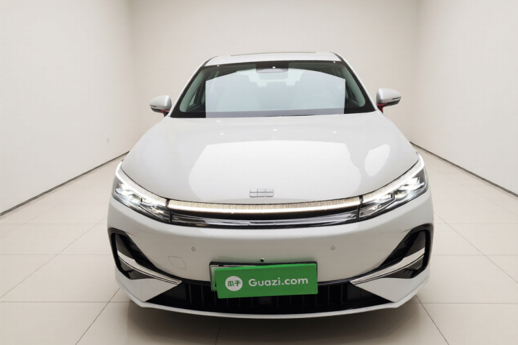 吉利银河 银河A7 2025款 EM-i 70km 豪享版车身外观2