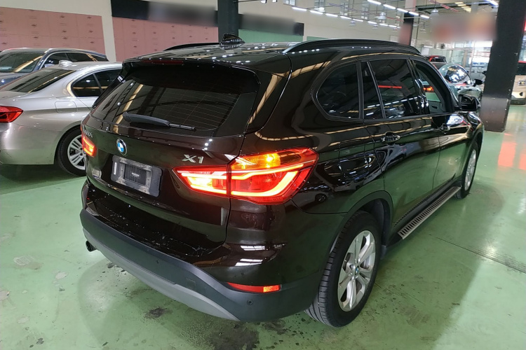 宝马X1 2016款 sDrive18Li 尊享型车身外观7