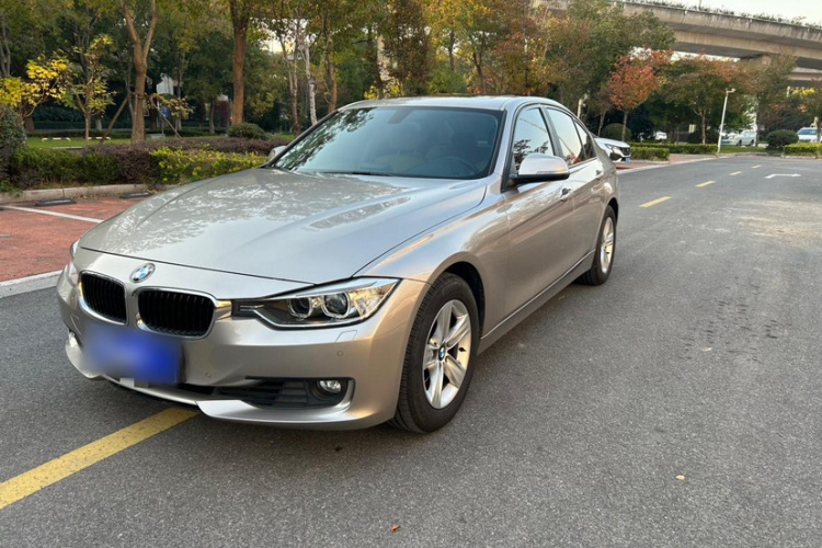 宝马3系 2015款 320i 超悦版时尚型车身外观1