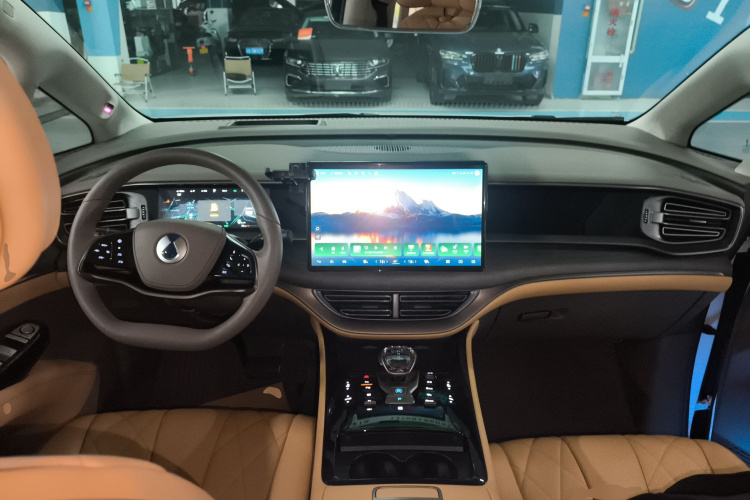 腾势D9 2022款 DM-i 970 四驱旗舰型中控内饰12