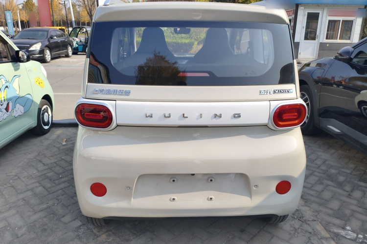 五菱汽车 宏光MINIEV 2024款 第三代 215km 青春版车身外观6