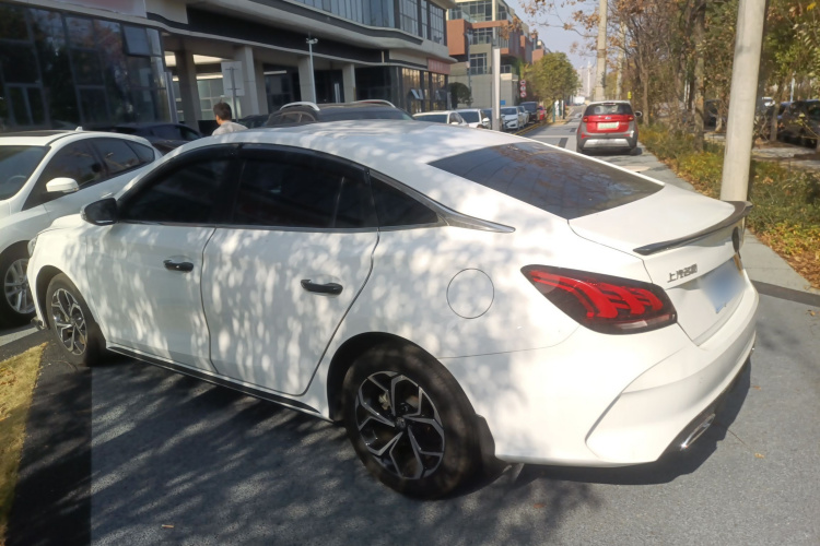 名爵 MG5 2023款 180DVVT CVT风尚版车身外观4