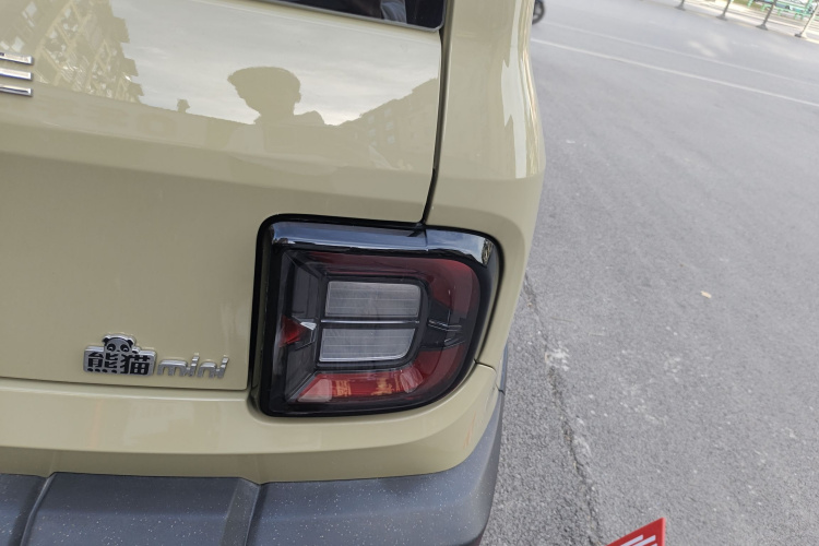 吉利银河 2024款 200km 熊猫骑士车身外观6006