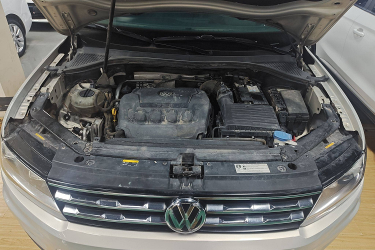 大众 途观L 2020款 330TSI 自动两驱全景舒适版 国VI机舱底盘24