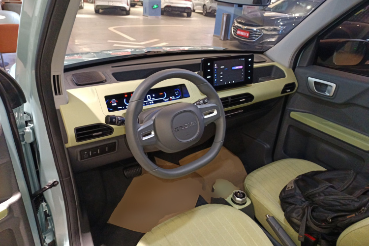 吉利银河 2024款 熊猫mini 200km 耐力熊中控内饰7002