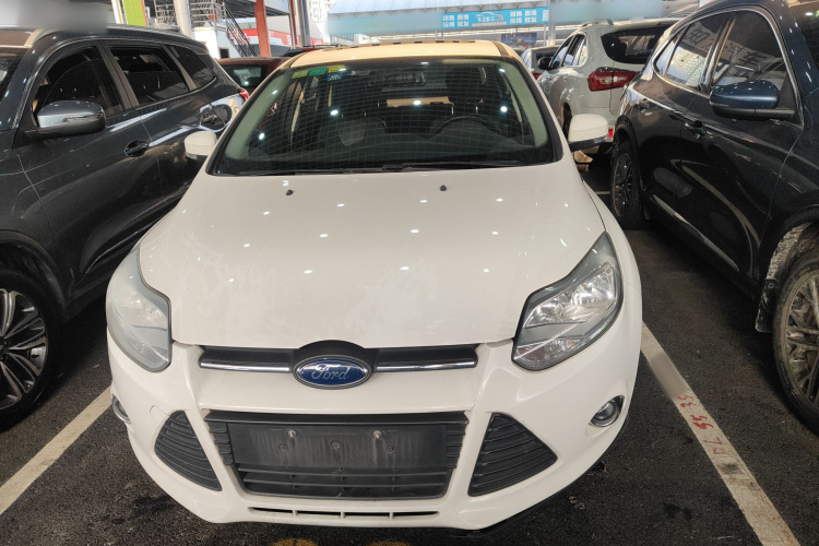 福特 福克斯 2012款 三厢 1.6L 自动风尚型车身外观2