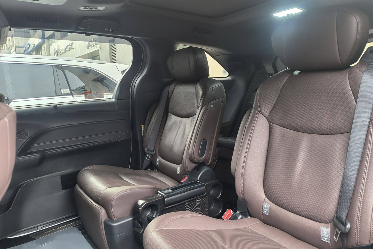 丰田 赛那SIENNA 2021款 2.5L混动 铂金版中控内饰7006