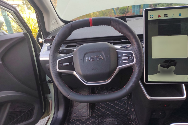 哪吒汽车 哪吒AYA 2023款 318 Lite局部细节13