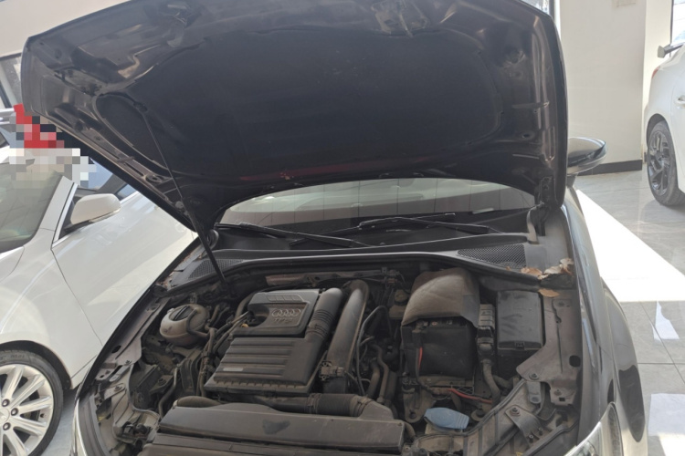 奥迪A3 2016款 Limousine 35 TFSI 风尚型机舱底盘24