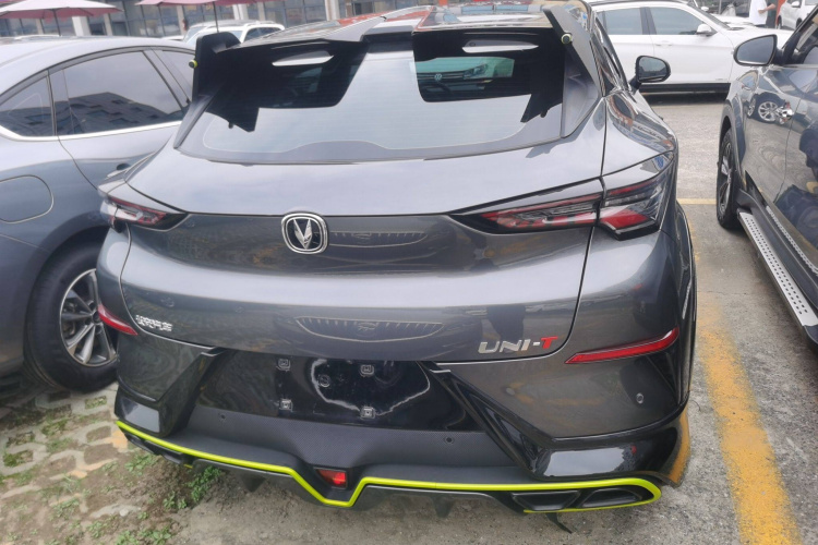 长安UNI-T 2022款 2.0T 运动版 尊贵型车身外观6003