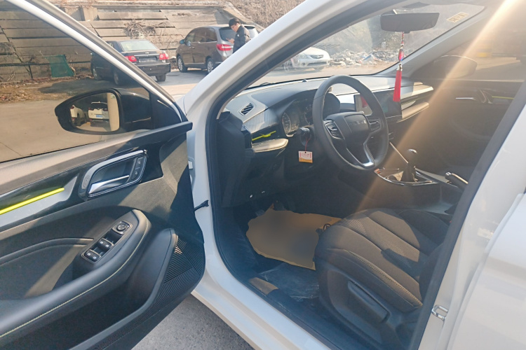 荣威i5 2021款 1.5L 手动铂金版中控内饰20