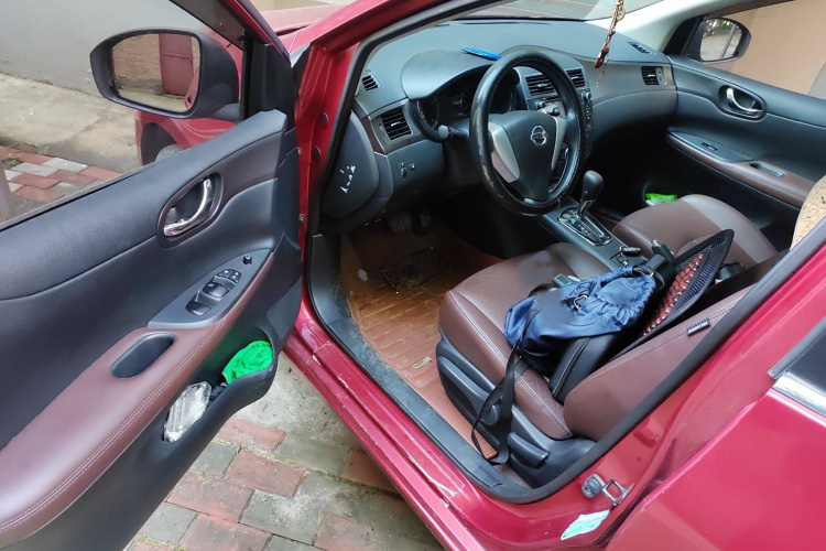 日产 骐达TIIDA 2013款 1.6L CVT酷咖版中控内饰7003