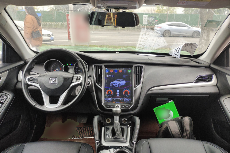 众泰SR7 2016款 1.5T CVT魔方之路版 国V中控内饰12