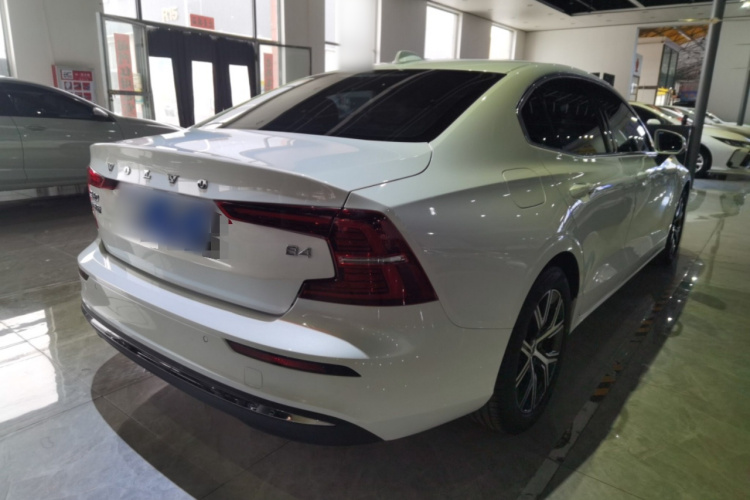 沃尔沃S60 2023款 B4 智逸豪华版车身外观7