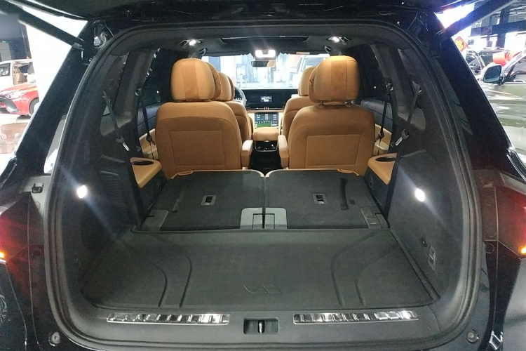 理想汽车 理想ONE 2021款 增程6座版机舱底盘23