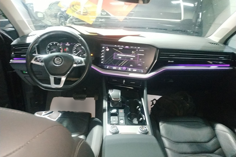 大众 途锐 2019款 3.0TSI 锐锋版 国VI中控内饰7002