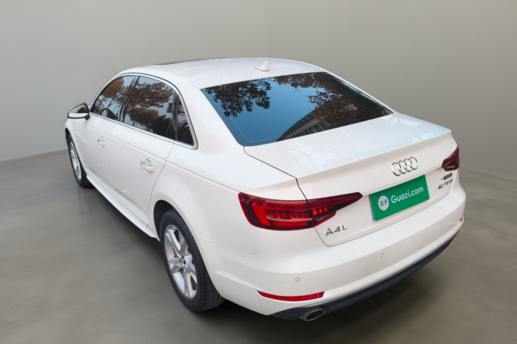 奥迪A4L 2018款 30周年年型 40 TFSI 进取型车身外观5
