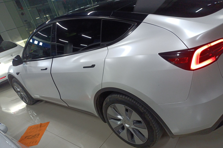 特斯拉 Model Y 2022款 改款 后轮驱动版车身外观4