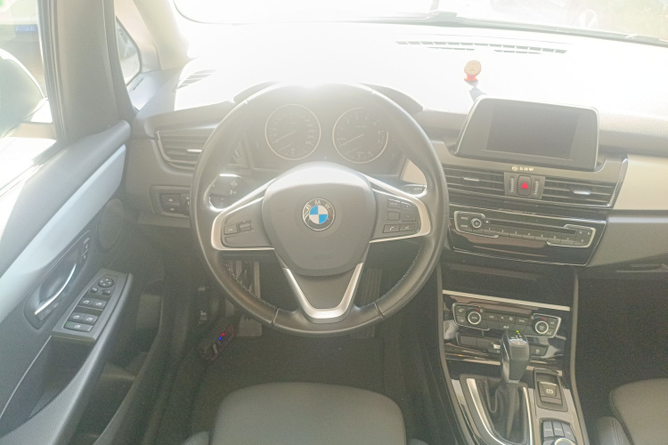 宝马2系旅行车 2016款 220i 领先型中控内饰13