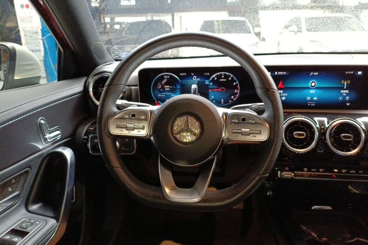 奔驰A级 2019款 A 200 L 运动轿车局部细节13