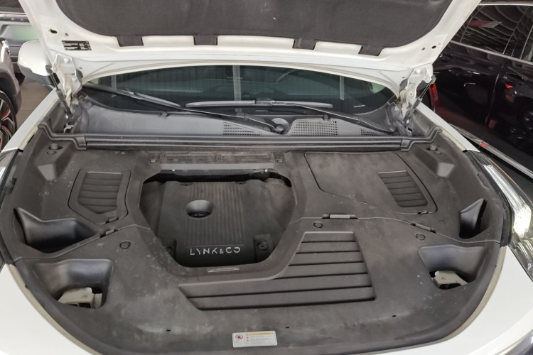 领克01 2019款 2.0T 两驱型Pro版 国VI机舱底盘24