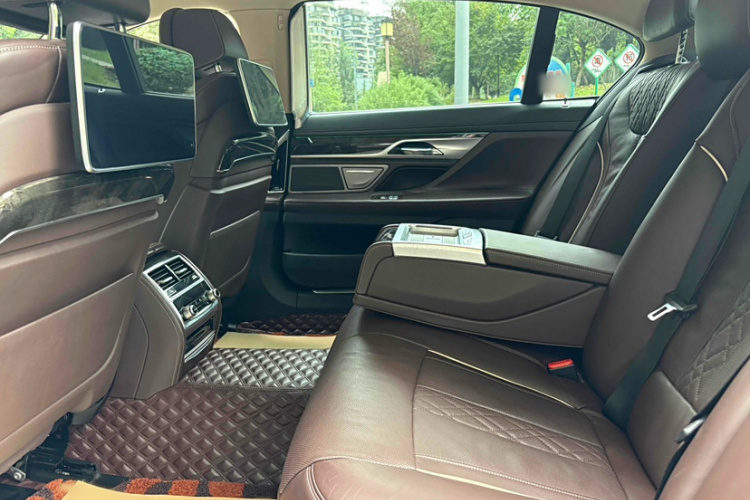 宝马7系 2016款 740Li 领先型中控内饰7002