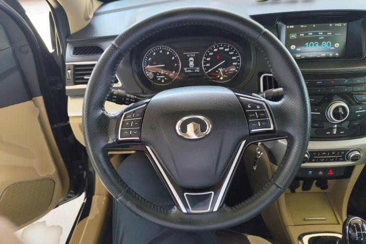 长城C30 2016款 1.5L 手动豪华型中控内饰13