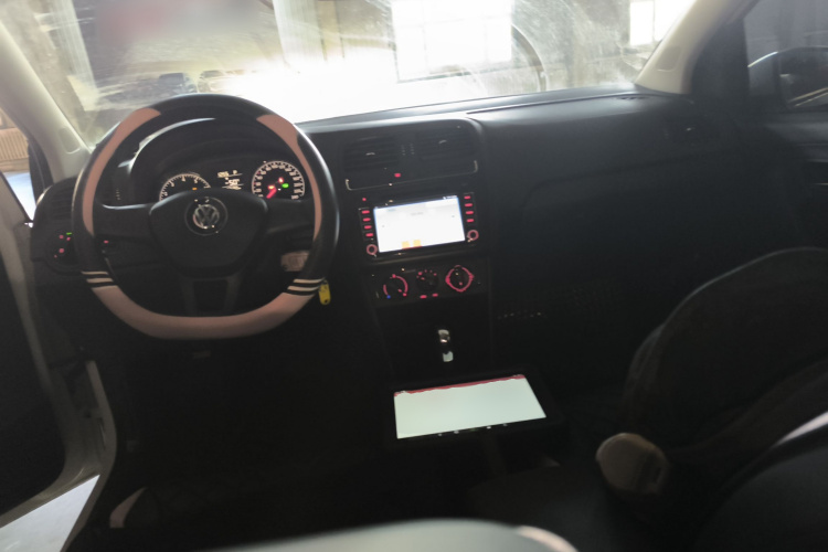 大众 Polo 2016款 1.4L 自动风尚型中控内饰7002