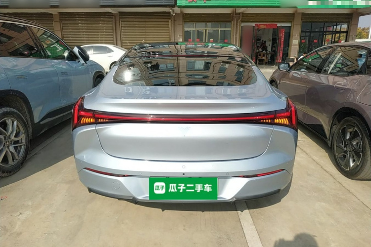 哪吒汽车 哪吒S 2022款 增程版 1160km 后驱中版车身外观6