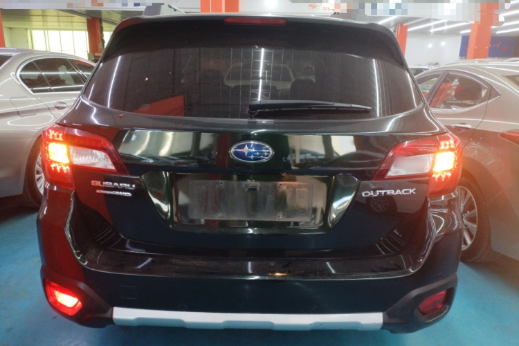 斯巴鲁 傲虎 2016款 2.5i 豪华导航版车身外观6