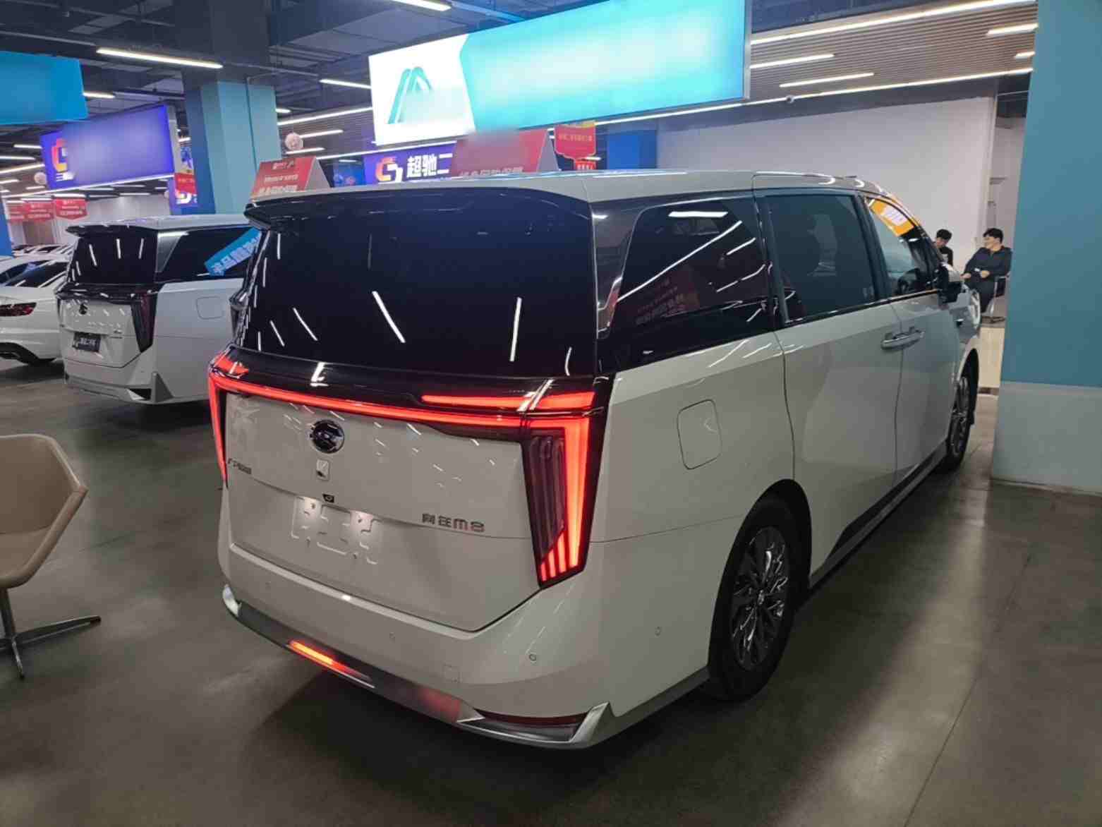 车辆右后45度视角展示