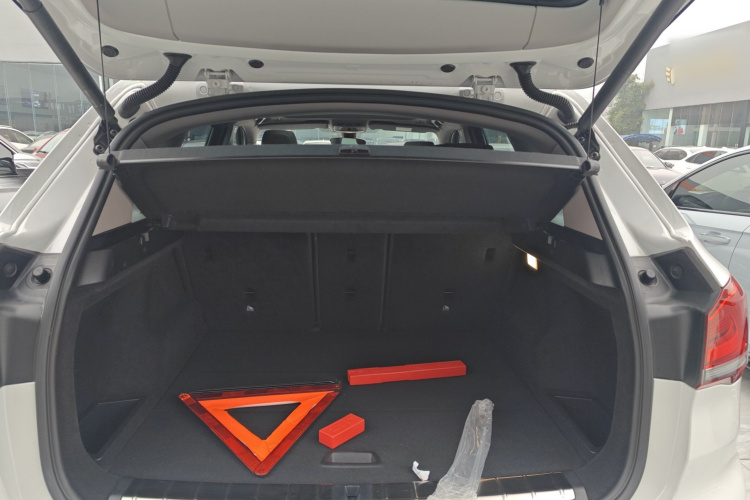 宝马X1 2022款 sDrive25Li 领先型机舱底盘23