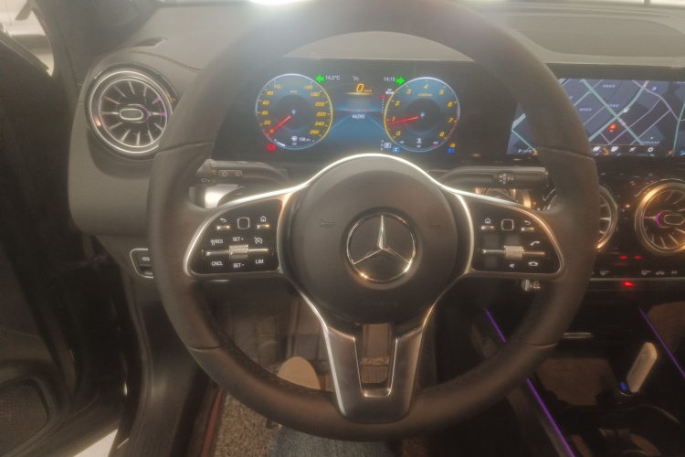 奔驰GLB 2023款 GLB 220 动感型局部细节13