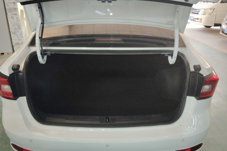 荣威i5 2019款 20T 自动4G互联超能旗舰版机舱底盘23