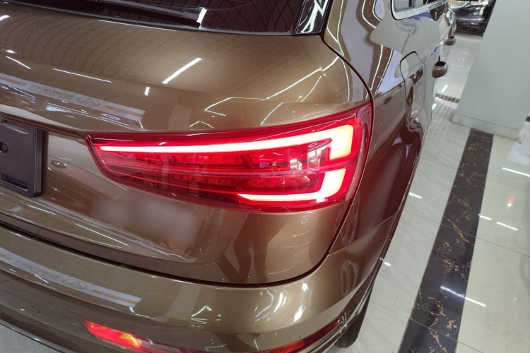 奥迪Q3 2017款 30 TFSI 时尚型车身外观9